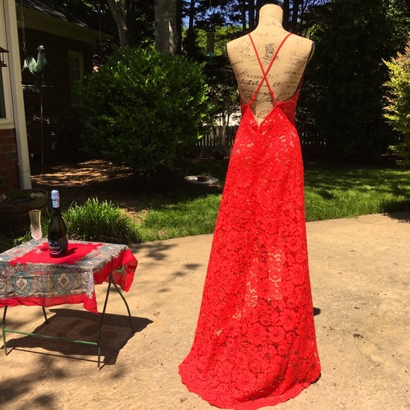 Red guipure lace open back dress - Picture 2 of 9